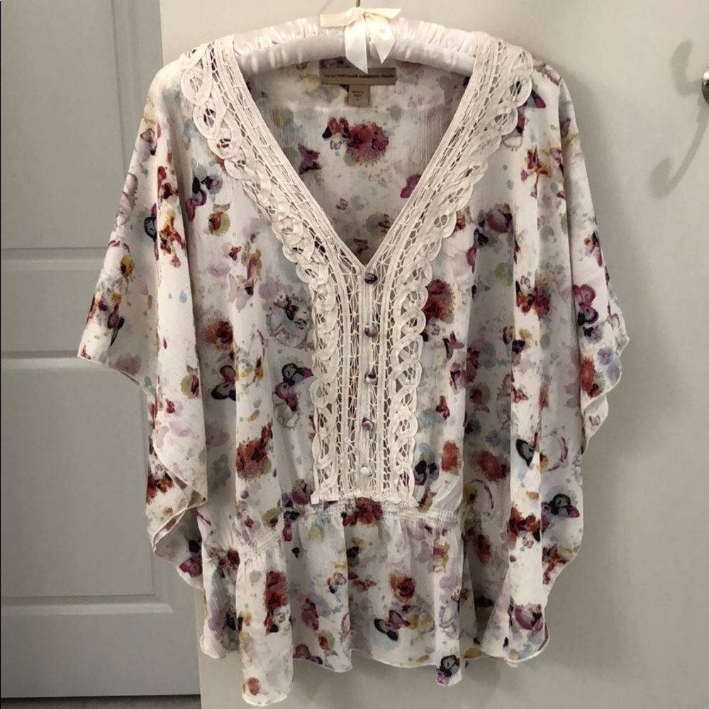 Flutter sleeve top